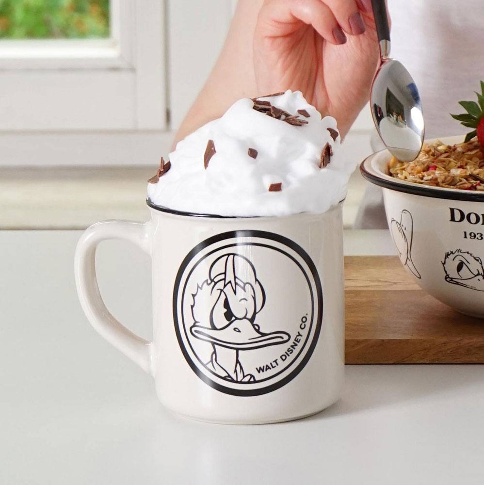 Donald Duck Mug Donald in the Car