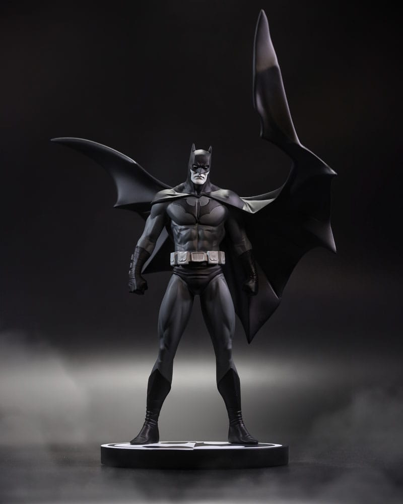 DC Direct Statue Batman Black &amp; White Batman (by Jorge Jimenez) 27 cm