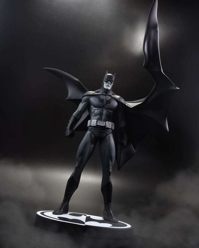 DC Direct Statue Batman Black &amp; White Batman (by Jorge Jimenez) 27 cm
