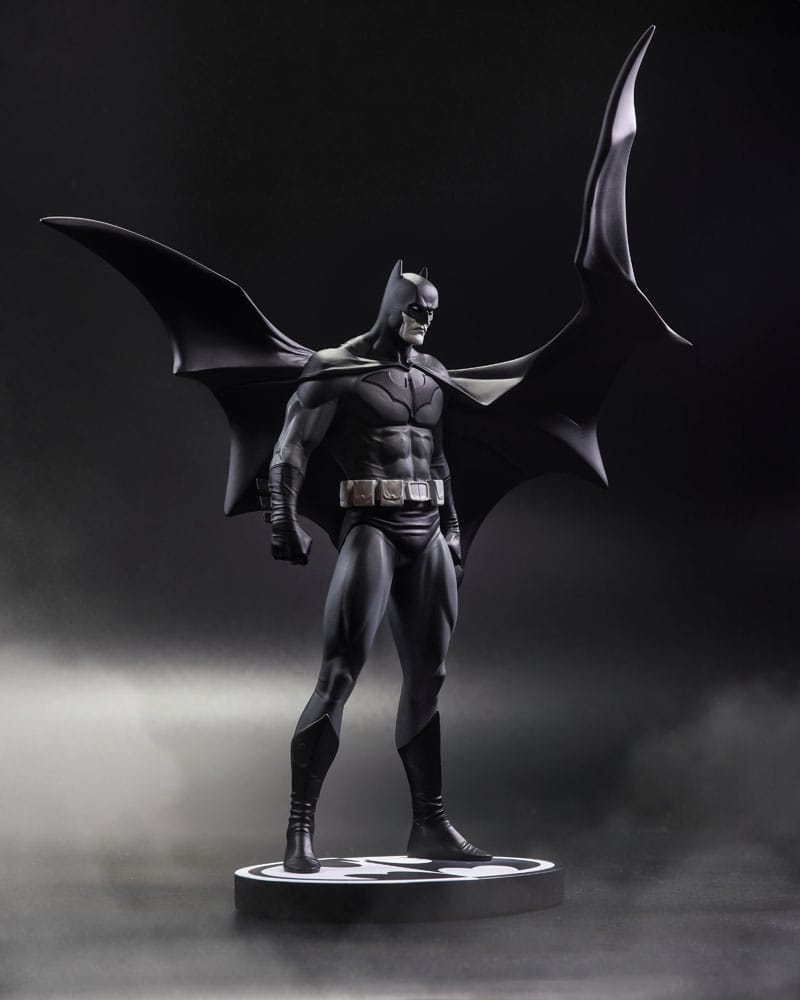 DC Direct Statue Batman Black &amp; White Batman (by Jorge Jimenez) 27 cm