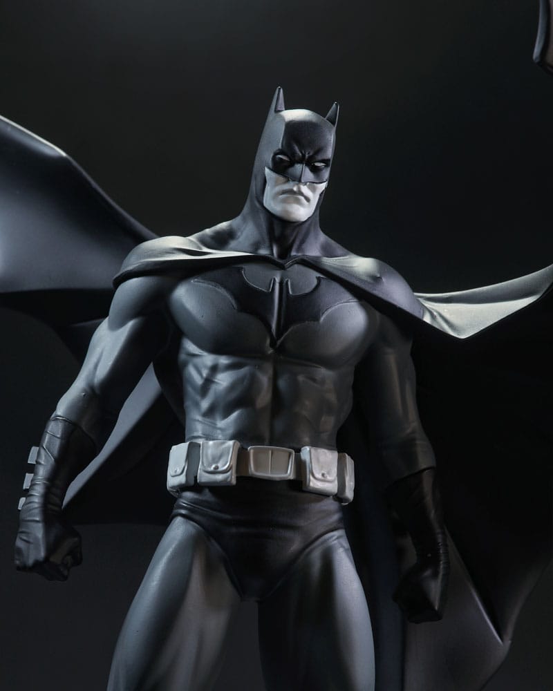 DC Direct Statue Batman Black &amp; White Batman (by Jorge Jimenez) 27 cm